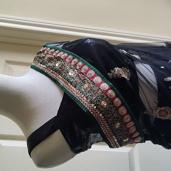 Divya Kanakia Pre-stitched Ruffled saree & sequin ready to wear blouse XS NWT - Picture 10 of 15